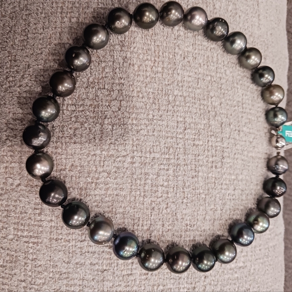 Cultured Black Tahitian Pearl Necklace - Picture 2 of 6